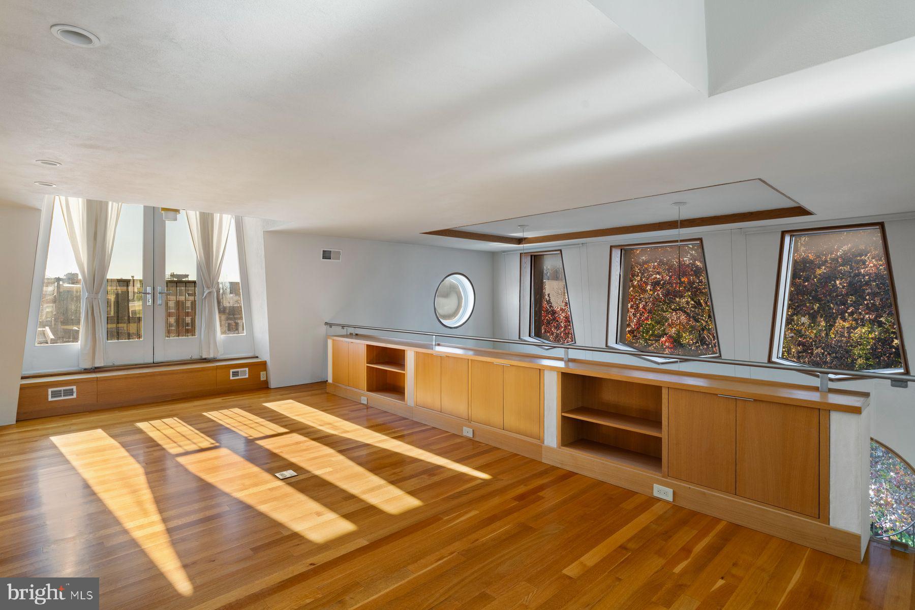 307 S CHADWICK STREET