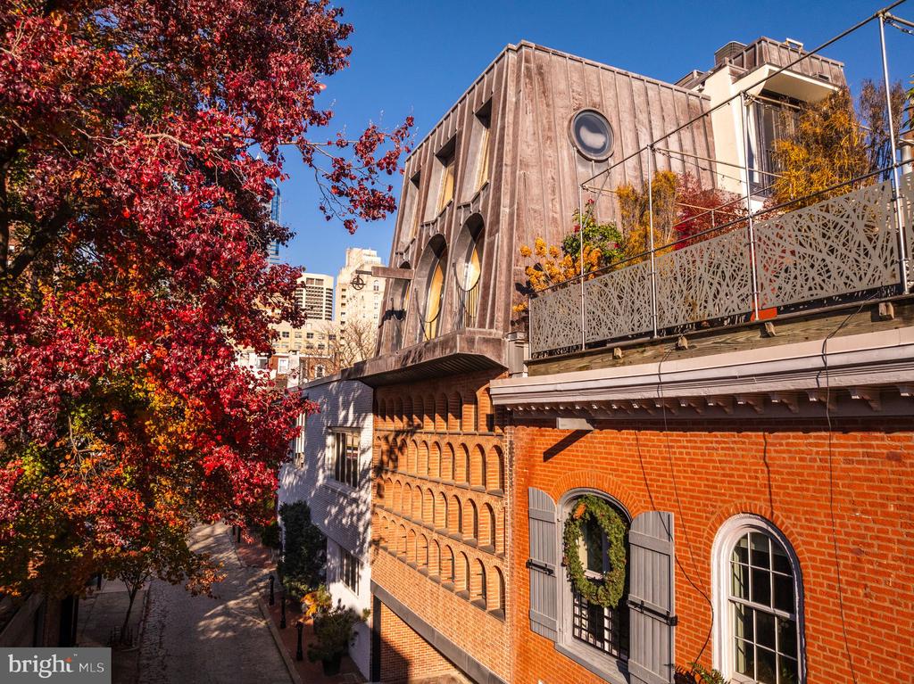 307 S CHADWICK STREET