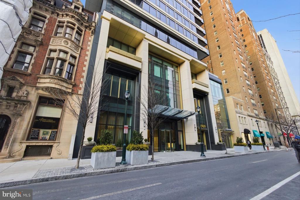 1911 WALNUT ST 4402
