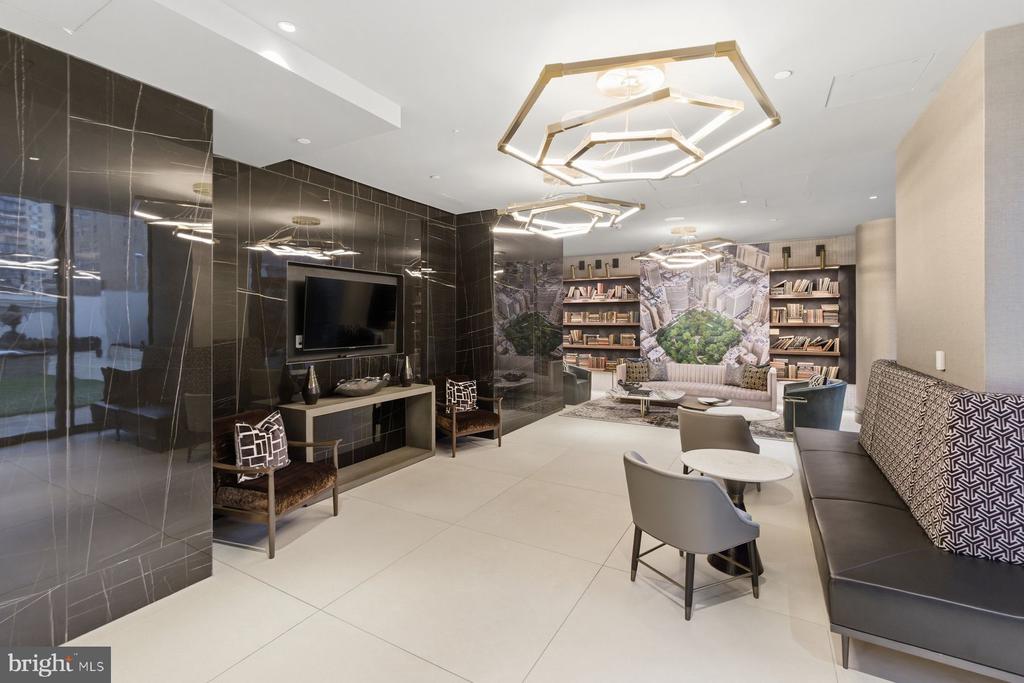 1911 WALNUT ST 4402
