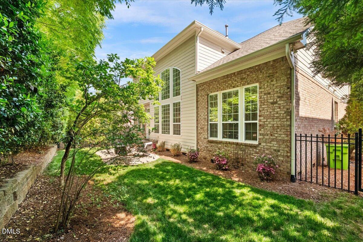 2325 Clayette Court