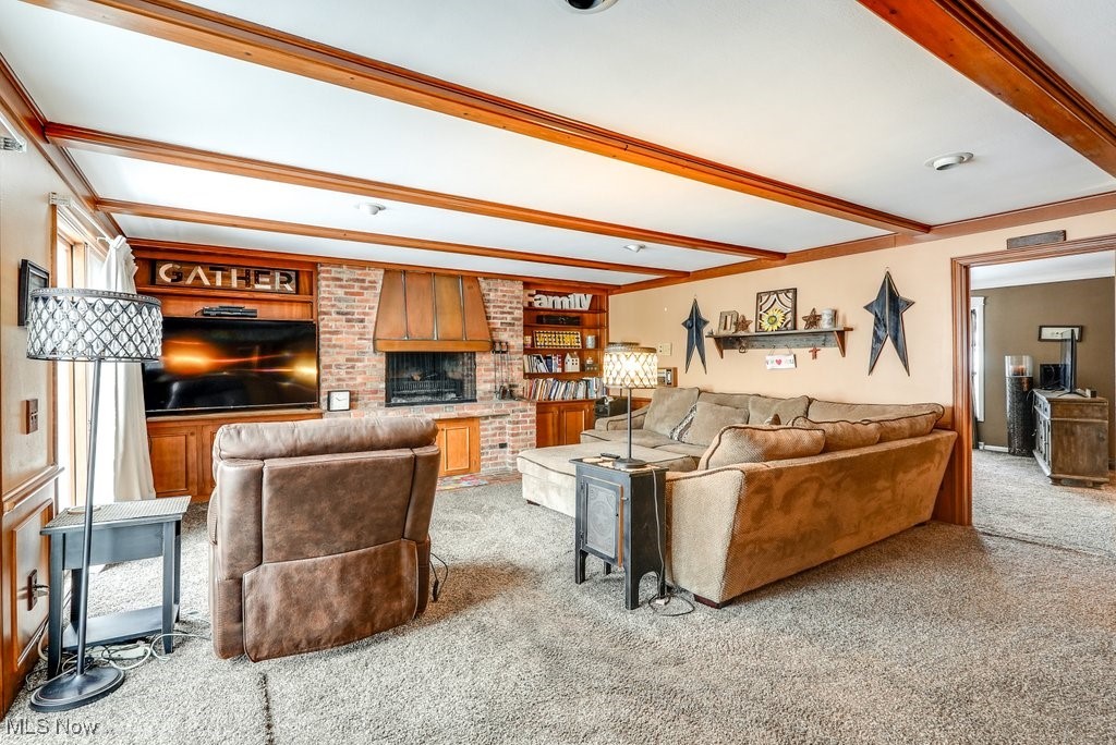 5323 Hilltop Drive NE