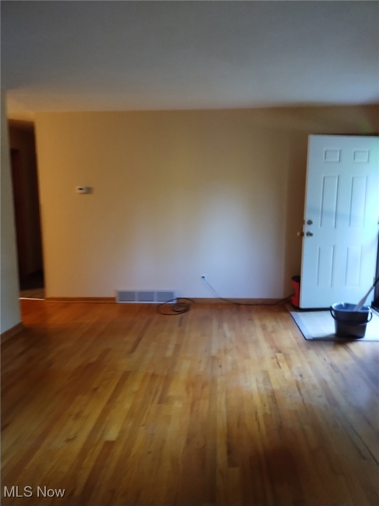 1668-1670 E Archwood Avenue
