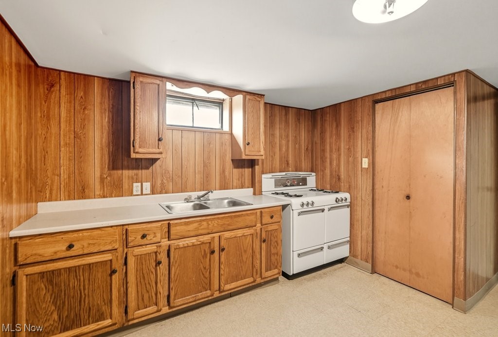 3416 Snow Road