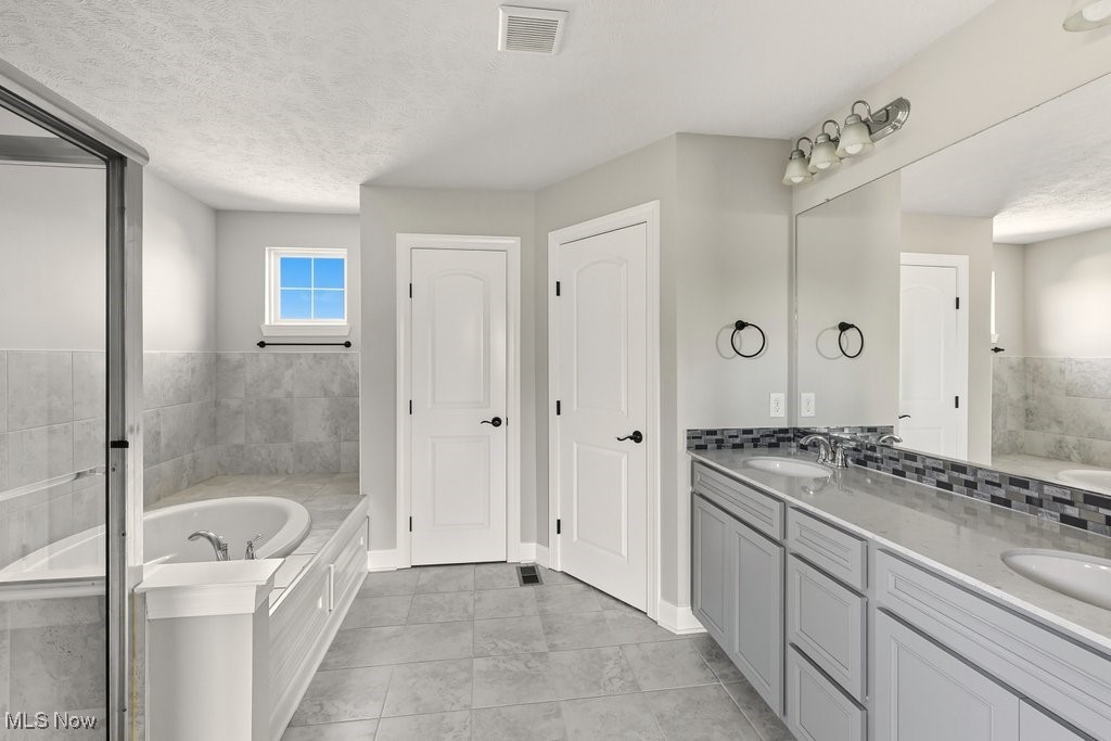 5275 Duxbury Drive