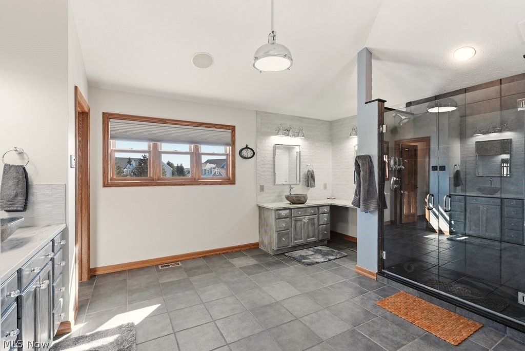 3813 Heathery Circle