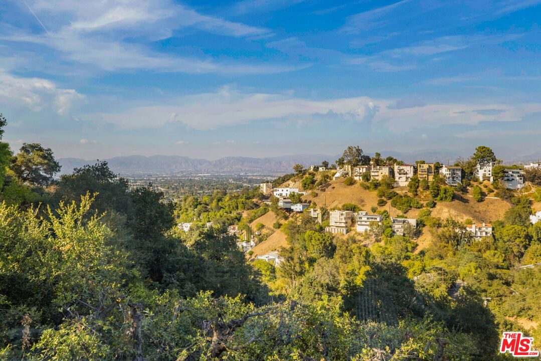 3210 Coldwater Canyon Ln