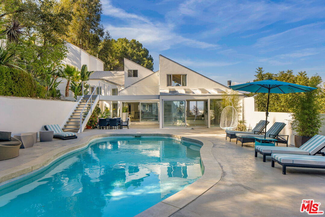 3210 Coldwater Canyon Ln