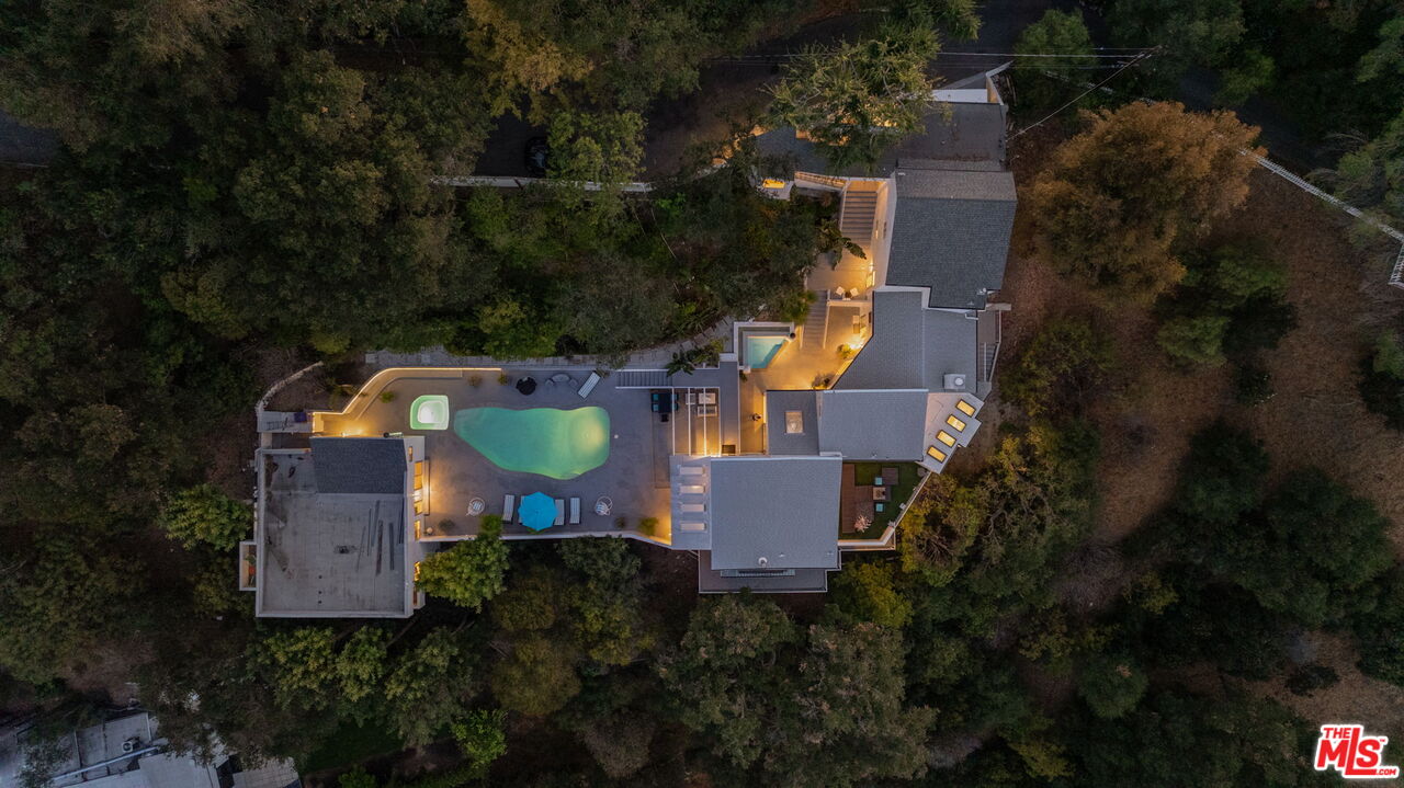 3210 Coldwater Canyon Ln