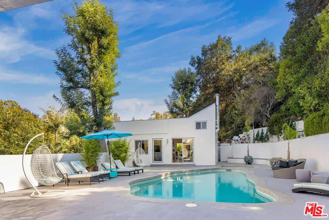 3210 Coldwater Canyon Ln