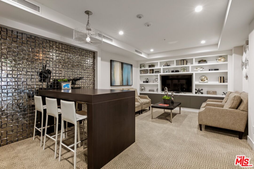 460 N Palm Dr Unit: 403