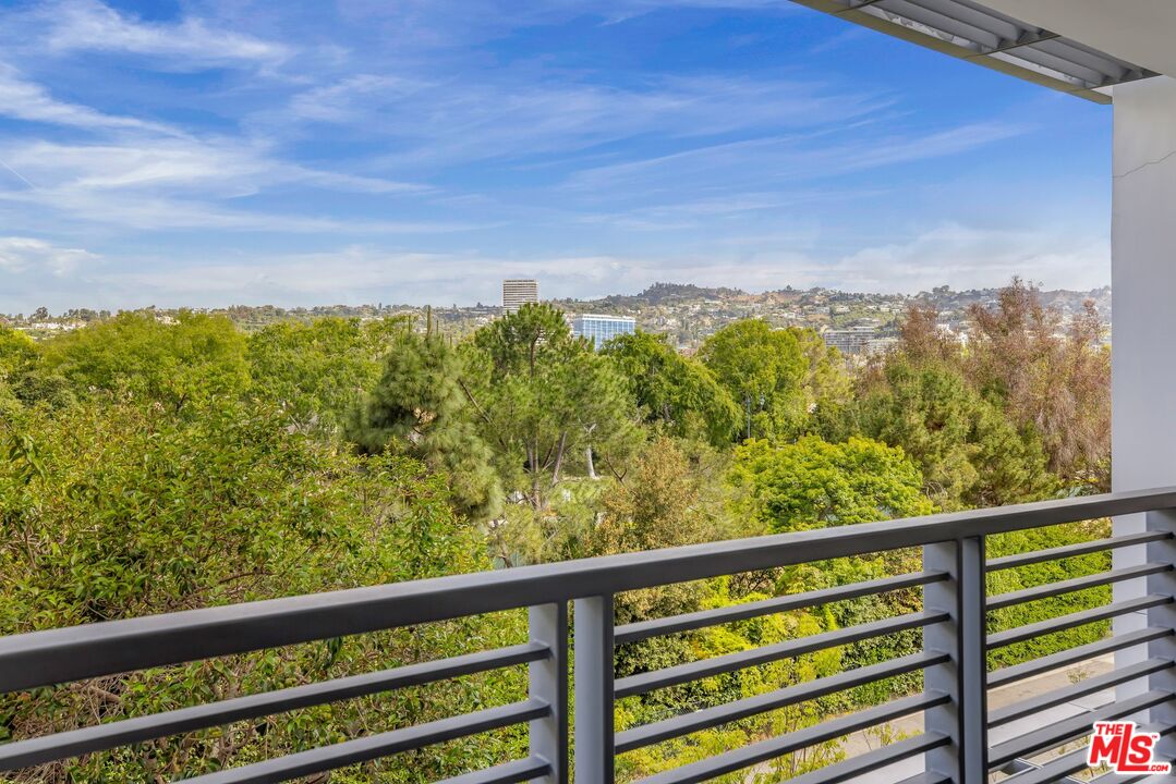 460 N Palm Dr Unit: 403