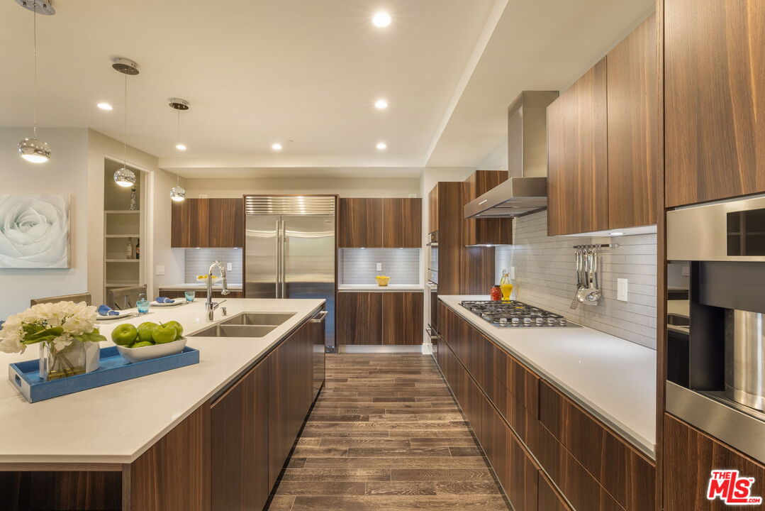 460 N Palm Dr Unit: 403