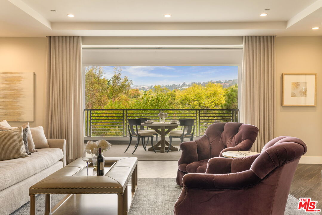 460 N Palm Dr Unit: 403