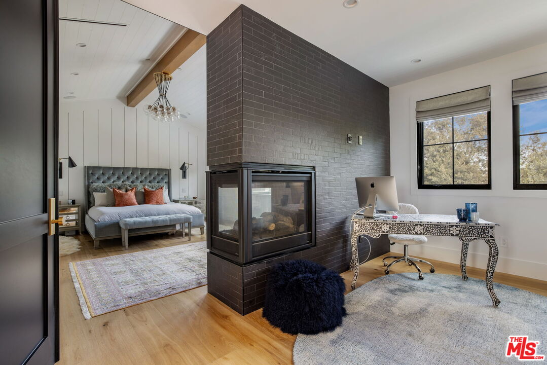 16101 Royal Mount Dr