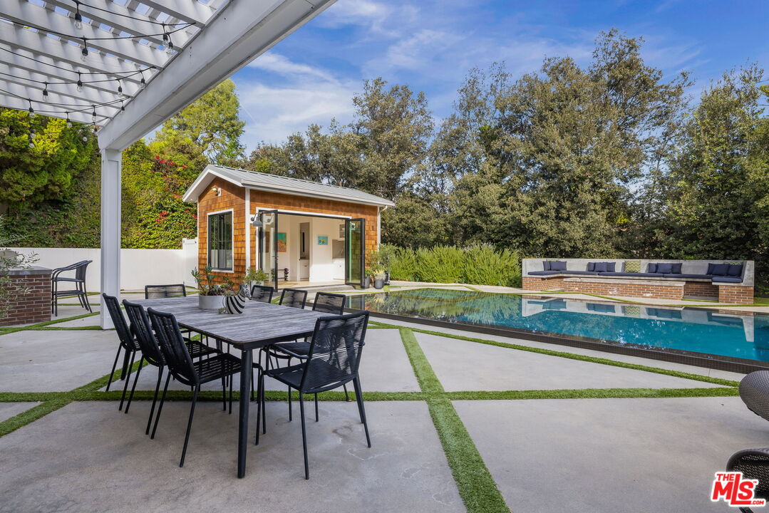 16101 Royal Mount Dr