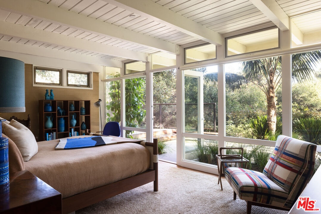 2179 Mandeville Canyon Rd