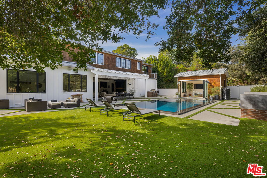 16101 Royal Mount Dr