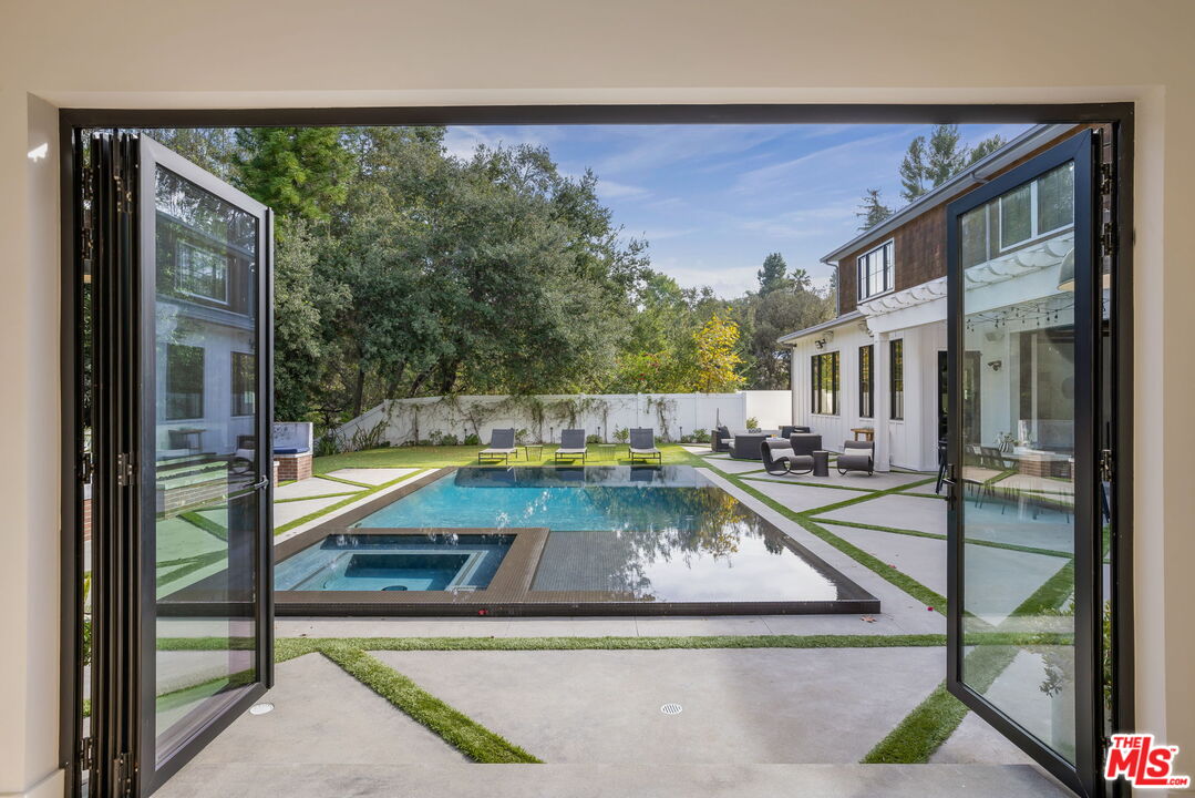 16101 Royal Mount Dr