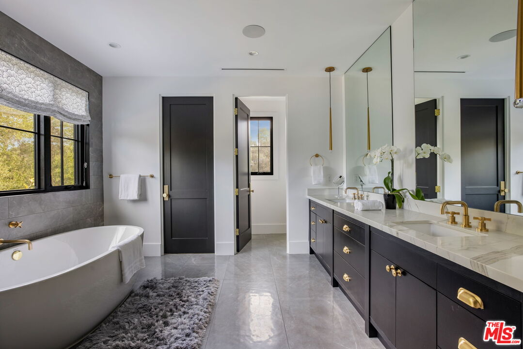 16101 Royal Mount Dr