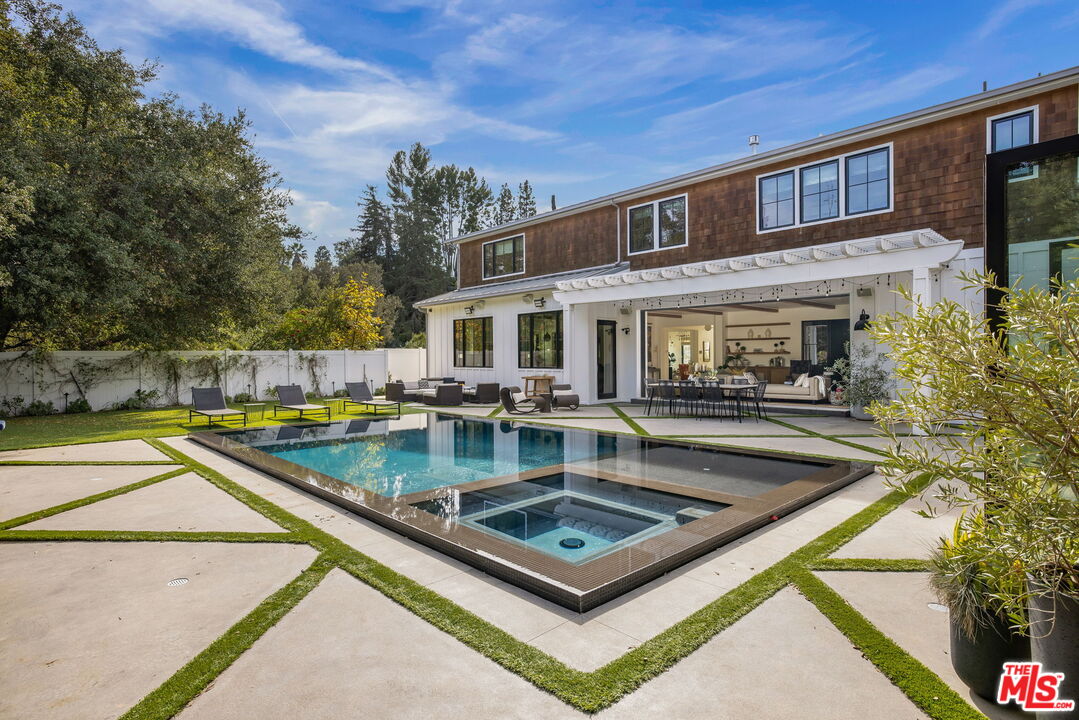 16101 Royal Mount Dr