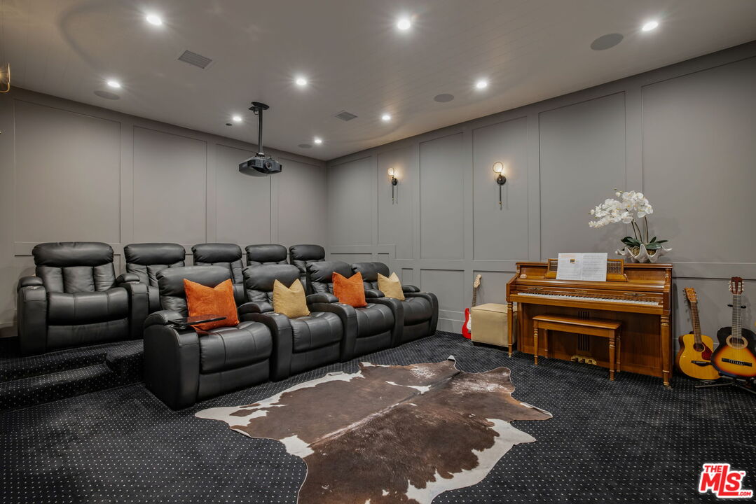 16101 Royal Mount Dr