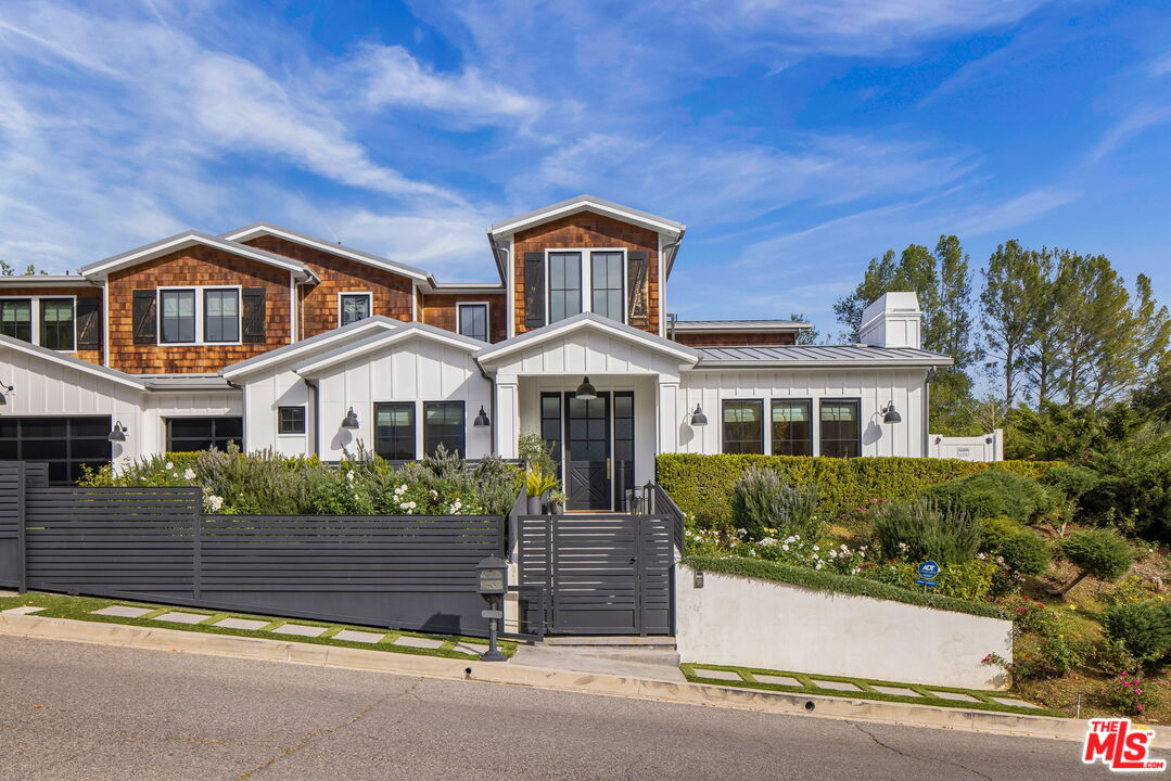 16101 Royal Mount Dr