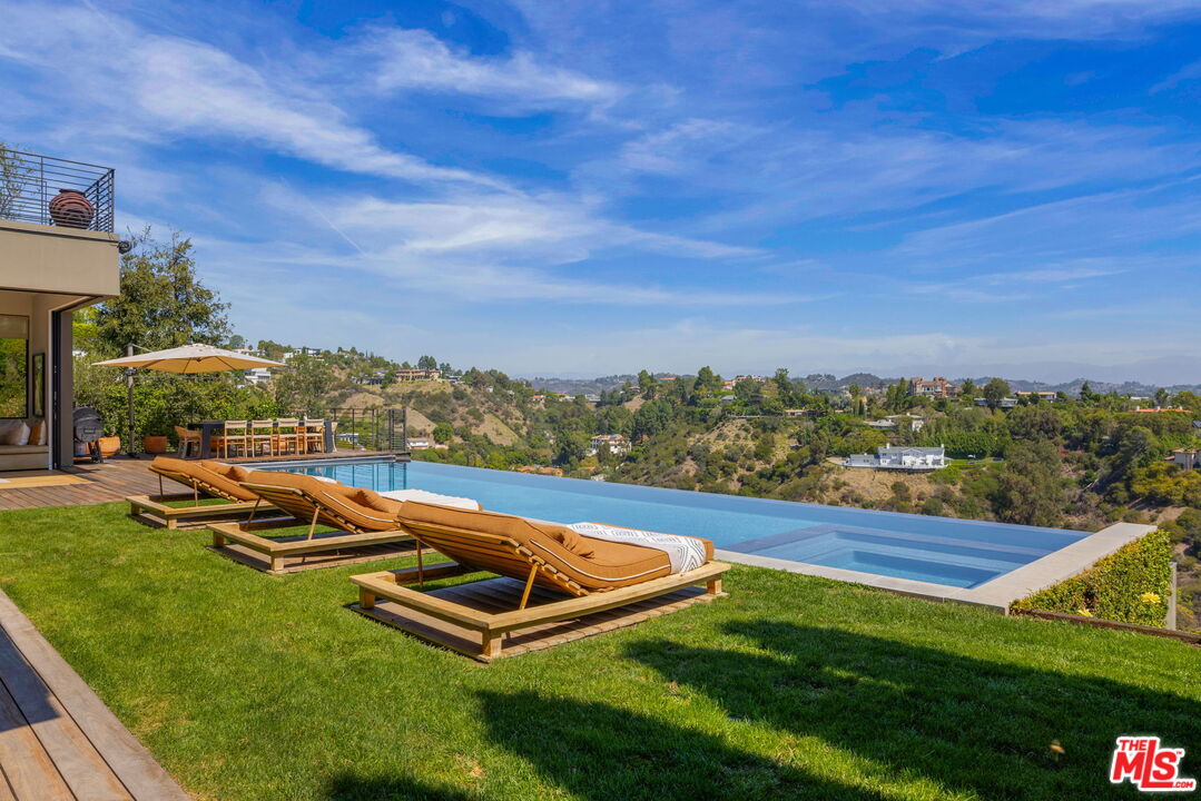 1030 Somera Rd