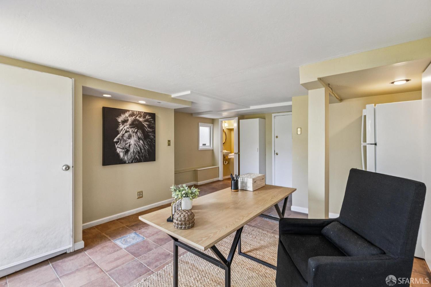 77 Ventura Avenue