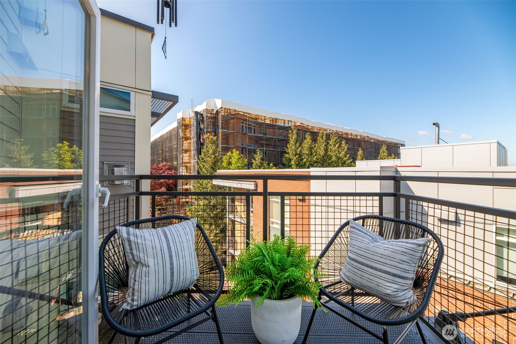 211 Kirkland Avenue Unit: 520