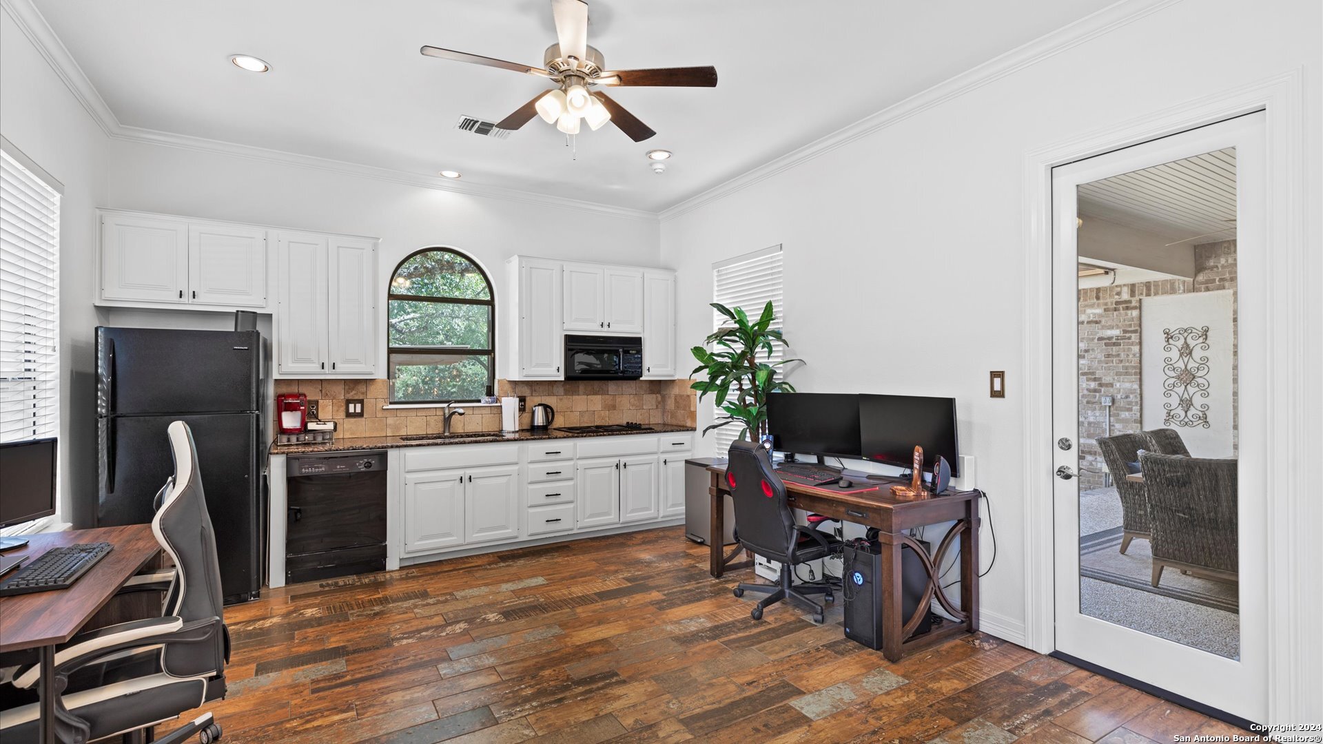 218 POST OAK WAY
