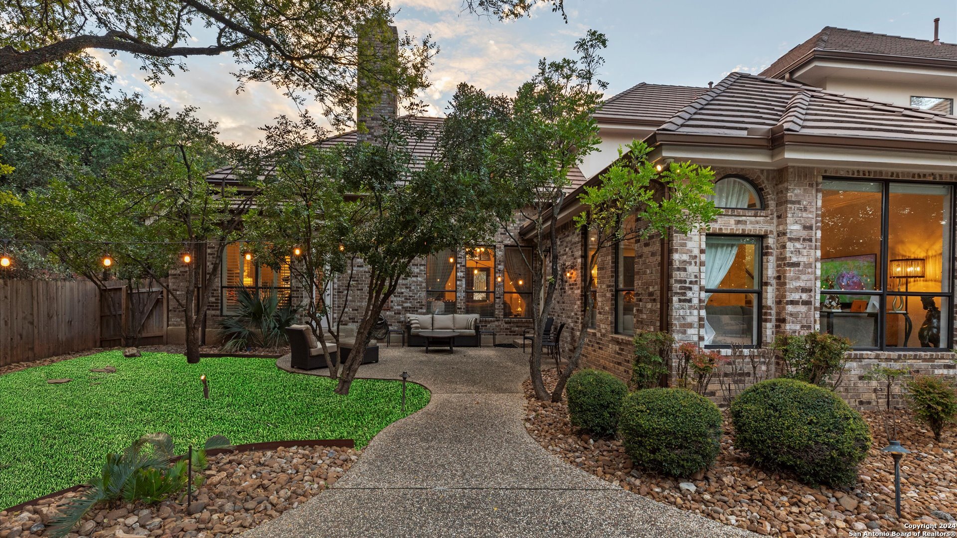 218 POST OAK WAY