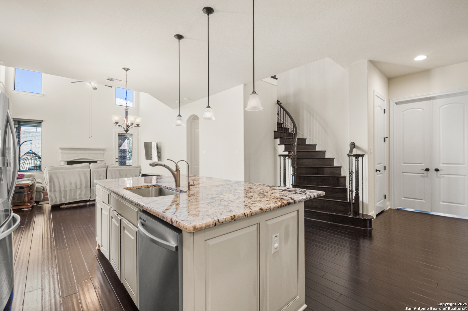 2403 Dunmore Hill