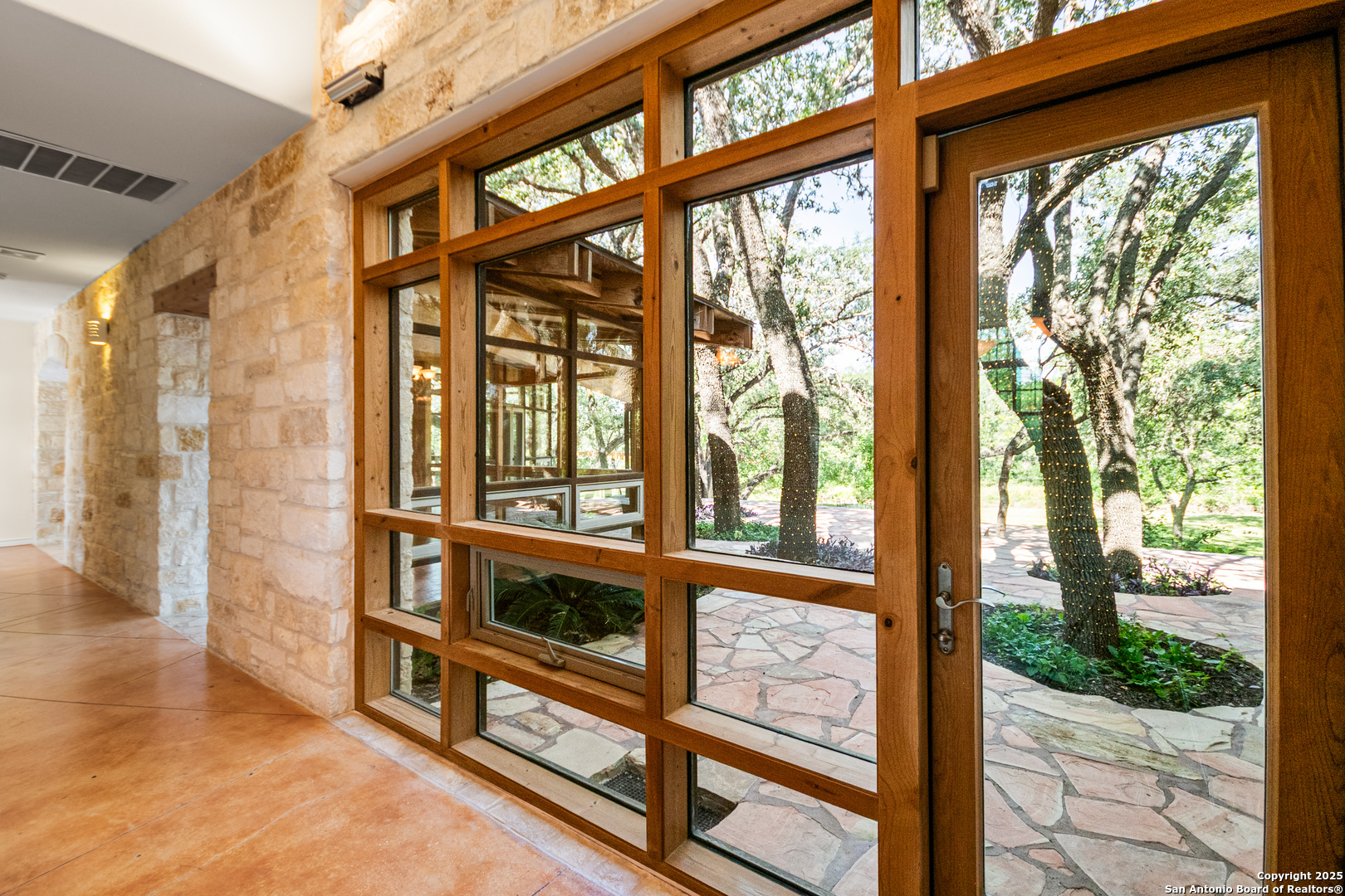 5620 Mount Helen