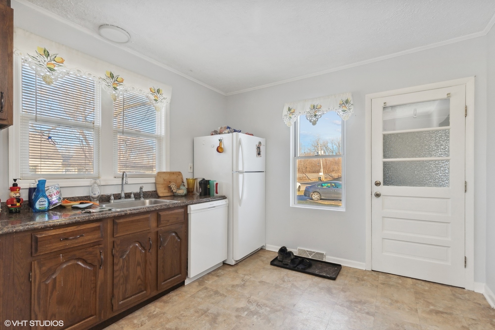 281 N Slusser Street