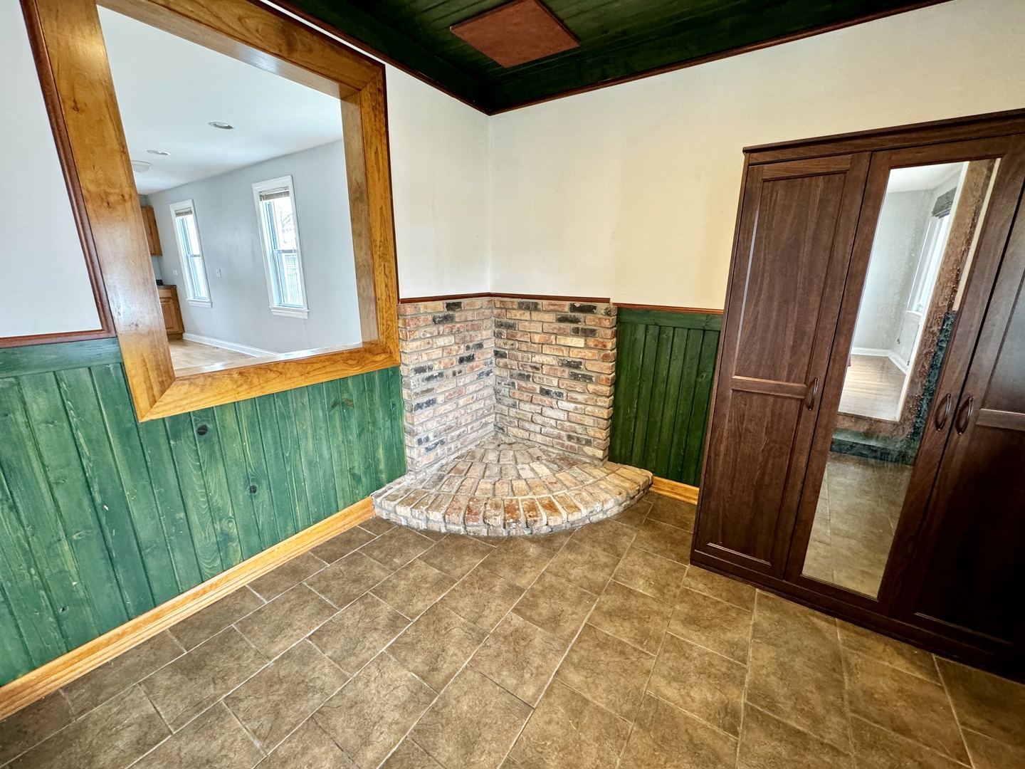 366 N Slusser Street