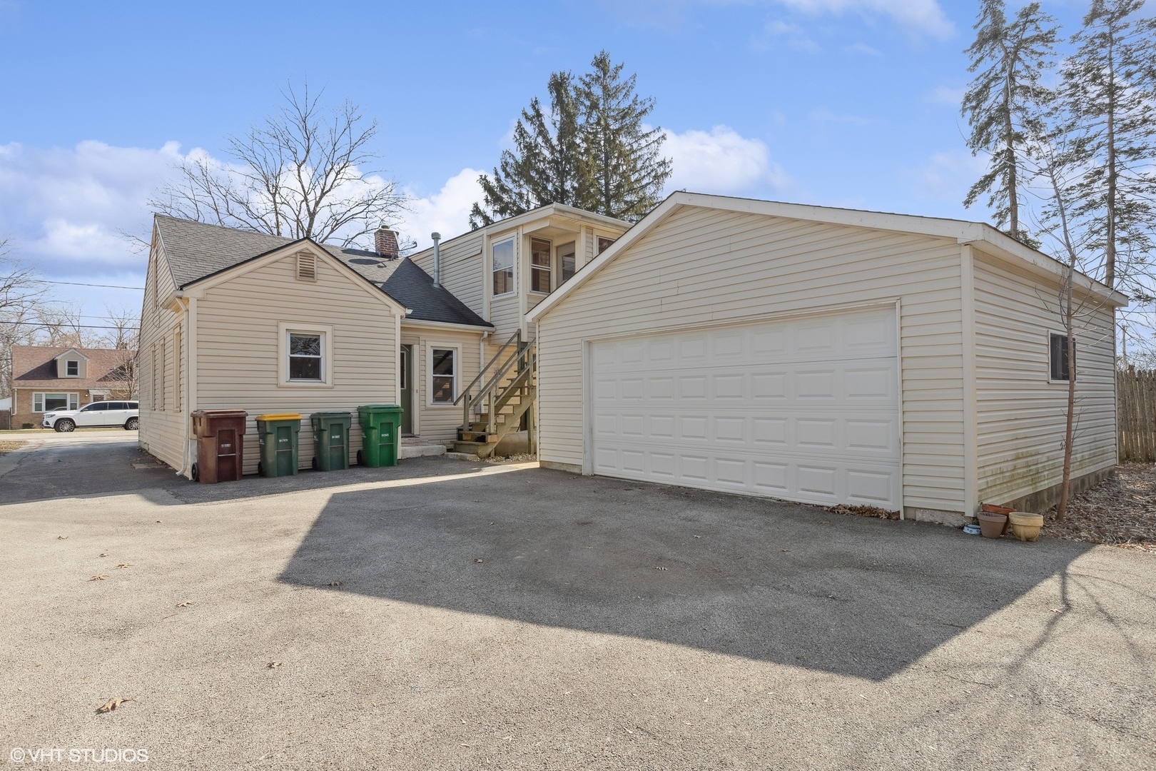 366 N Slusser Street