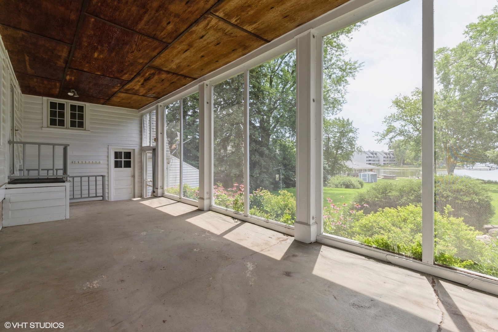 3 LAKEVIEW Drive