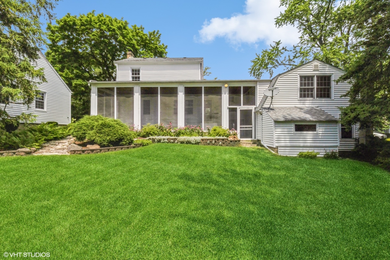 3 LAKEVIEW Drive