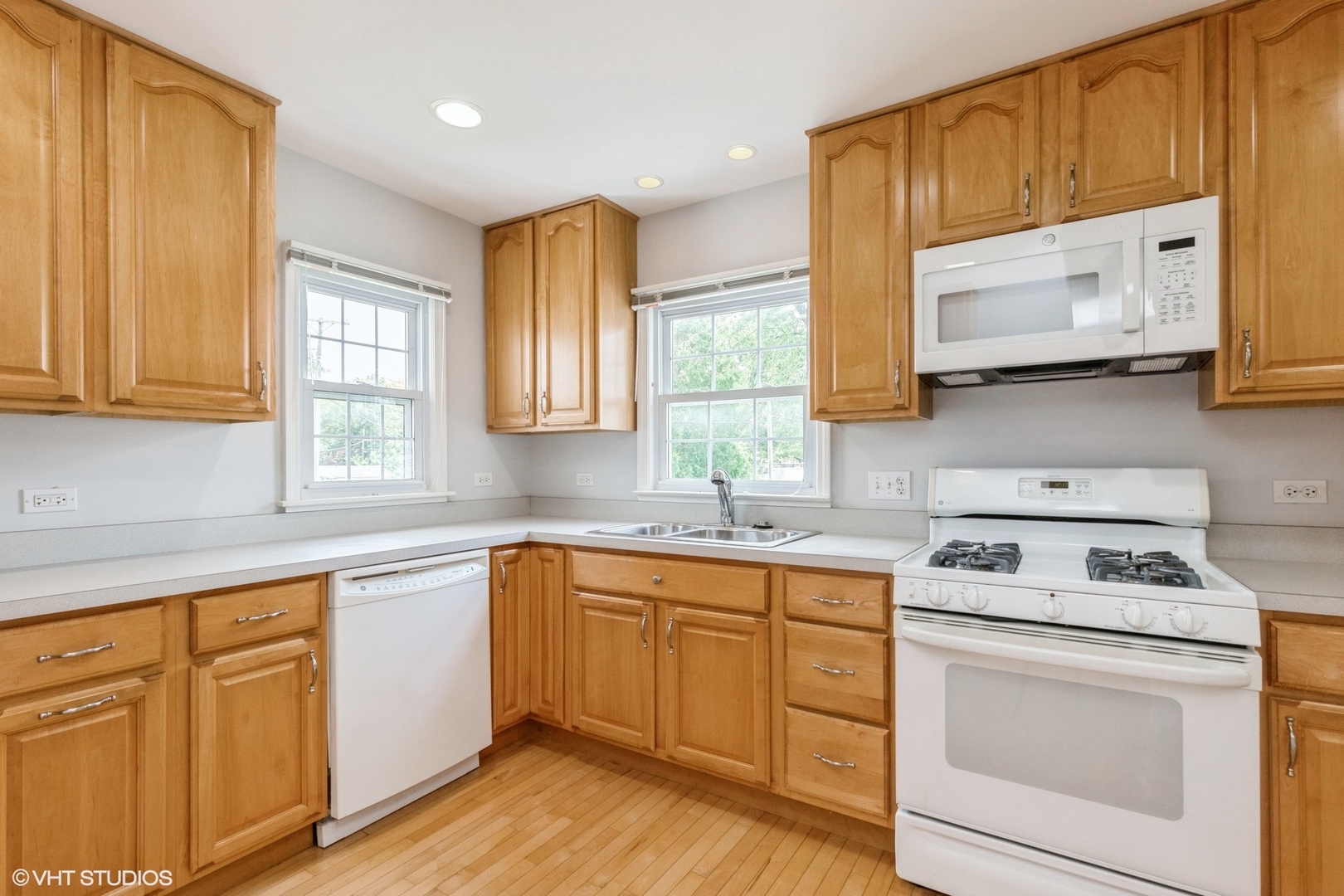 3 LAKEVIEW Drive