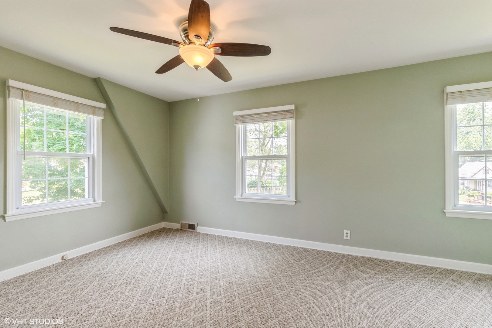 3 LAKEVIEW Drive