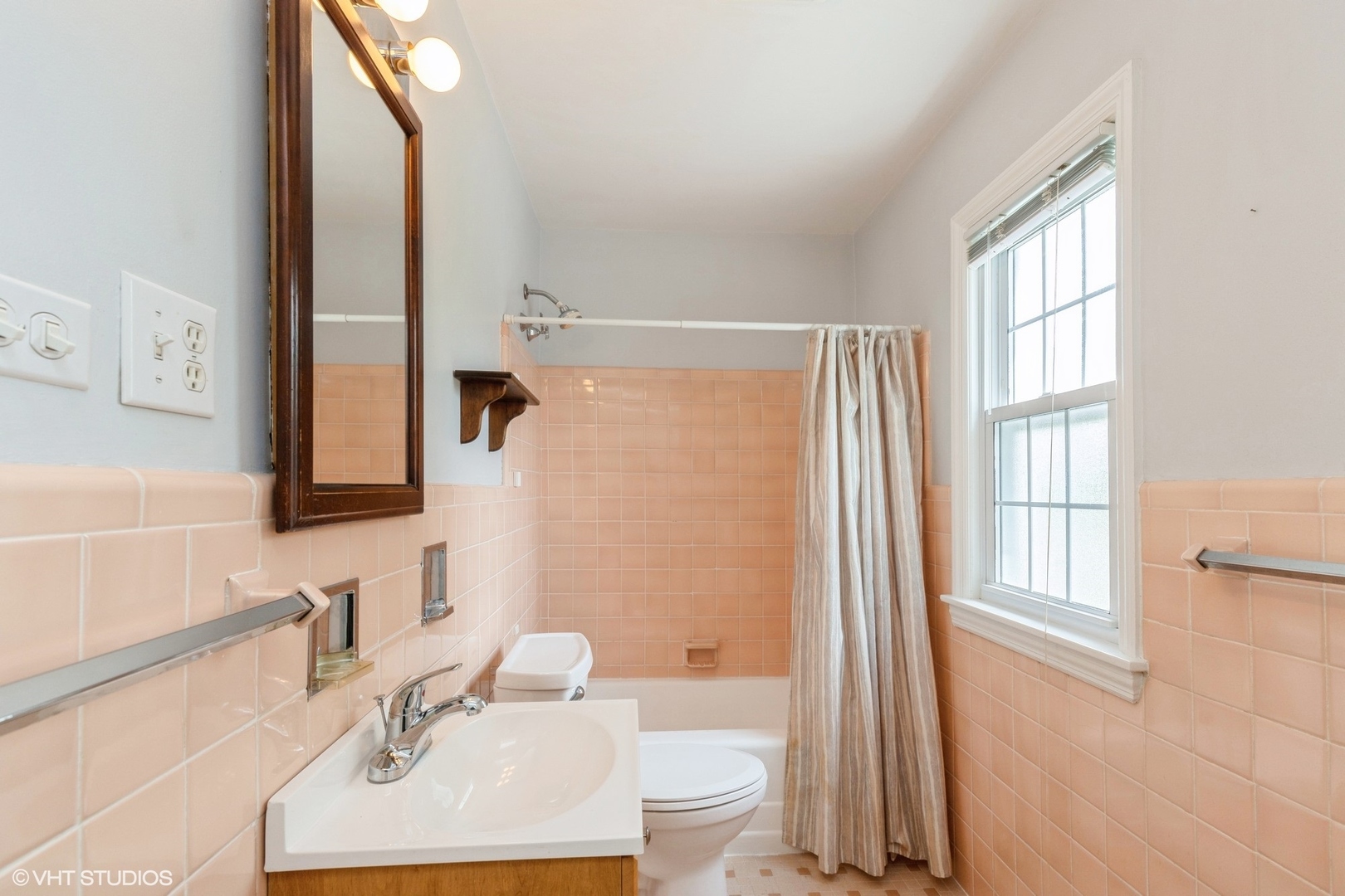 3 LAKEVIEW Drive
