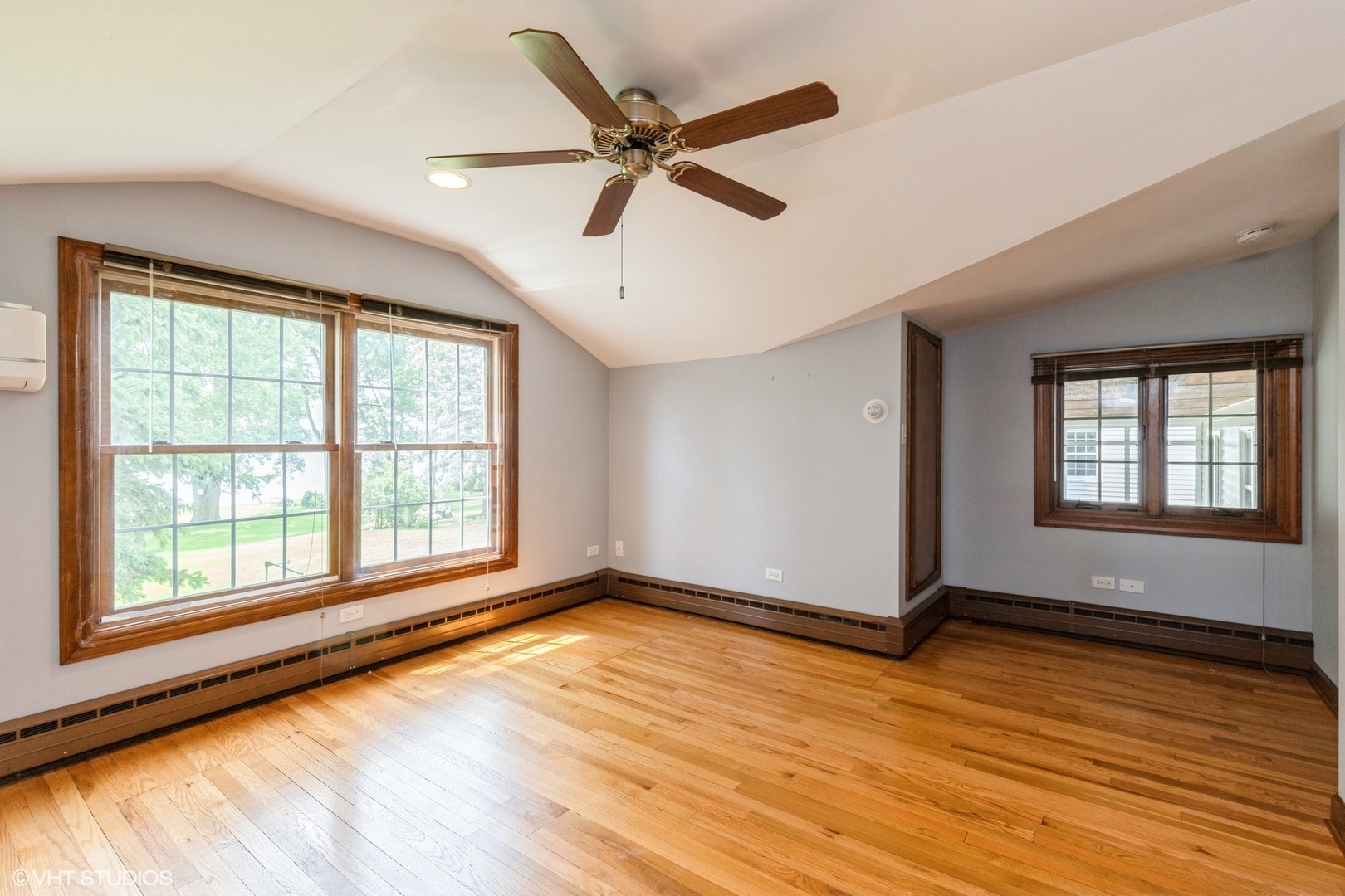 3 LAKEVIEW Drive