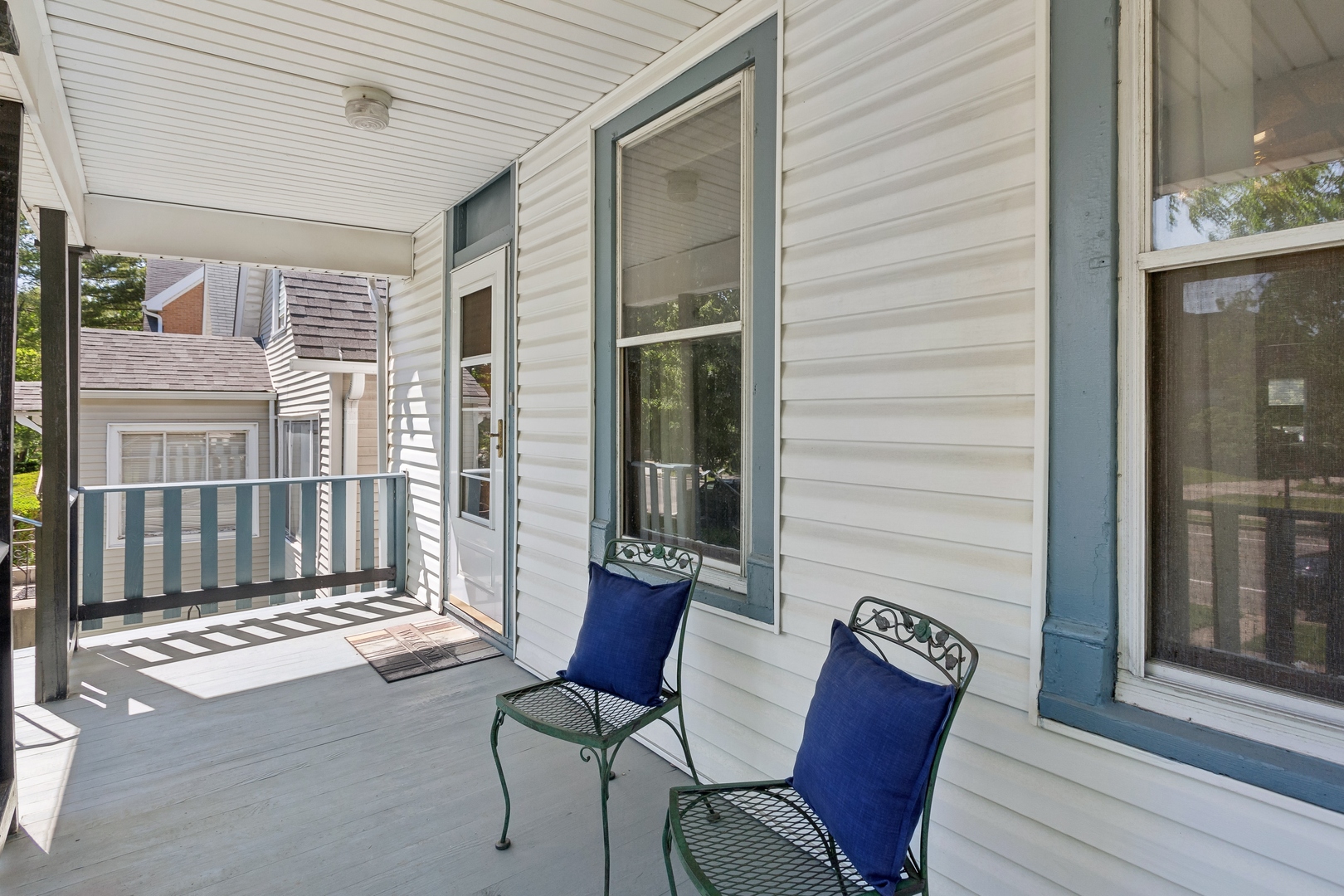 1407 Oakton Street