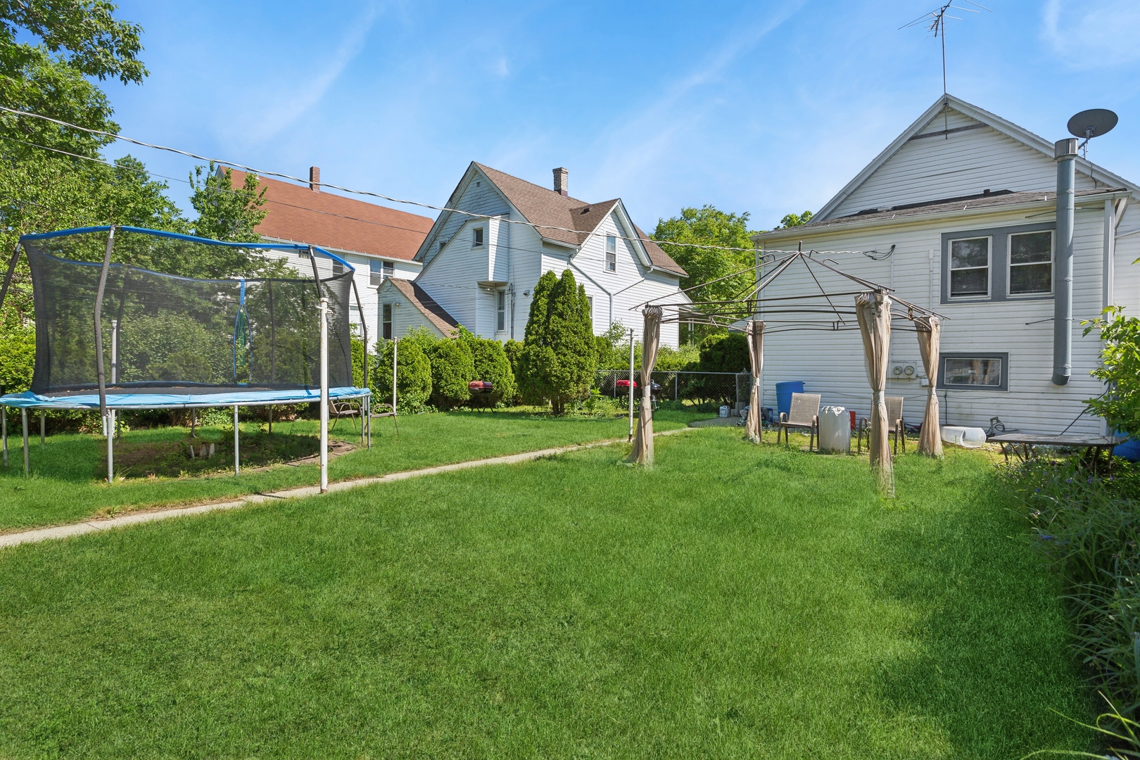 1407 Oakton Street