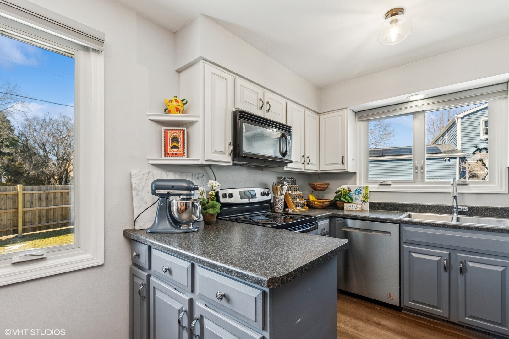 385 Getchell Avenue Unit: 1H