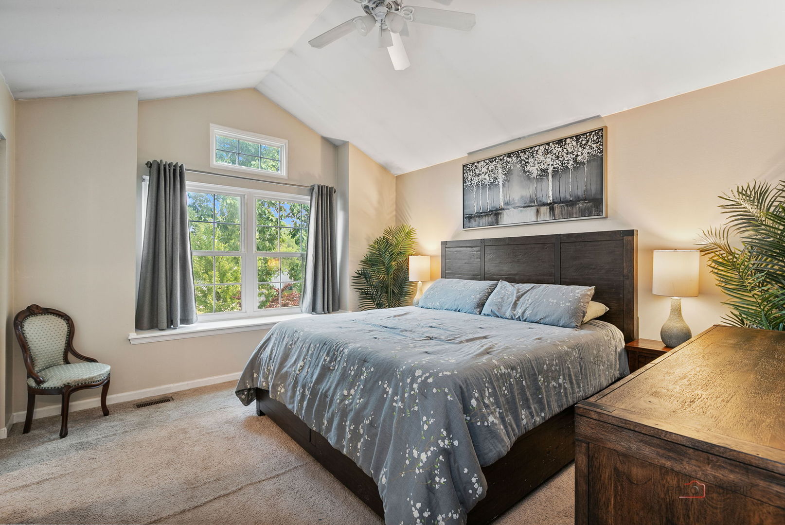 1327 London Court