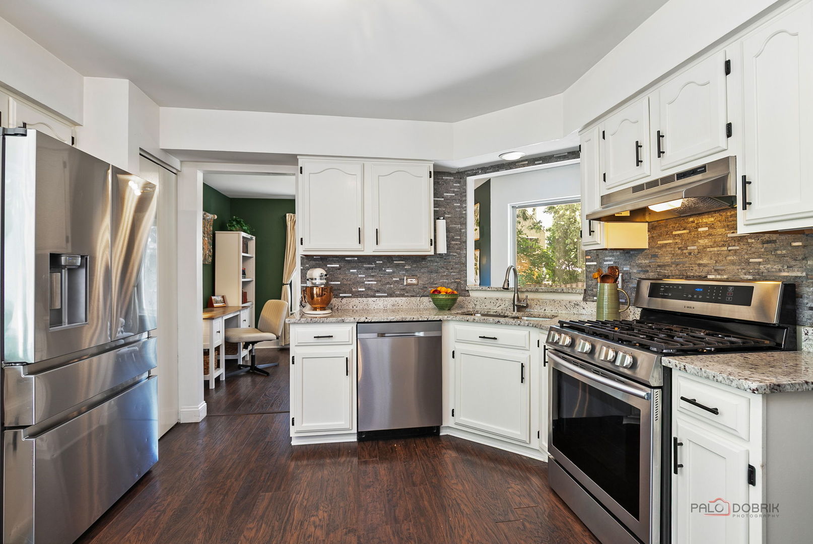1327 London Court