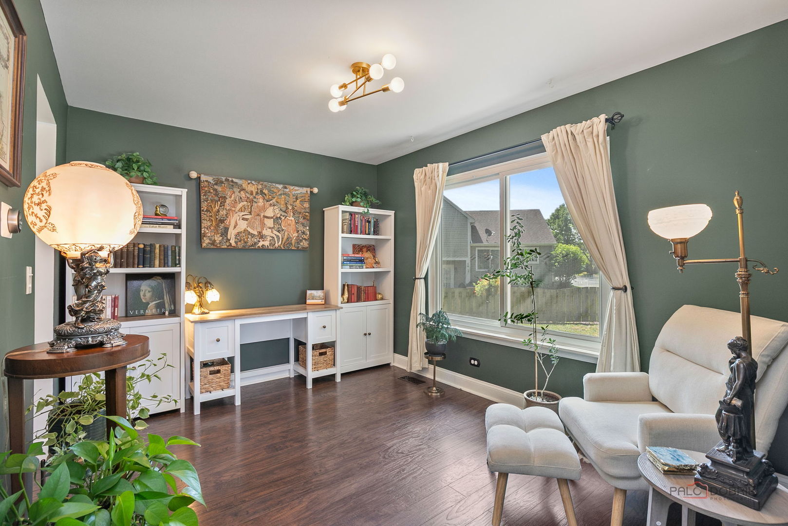 1327 London Court