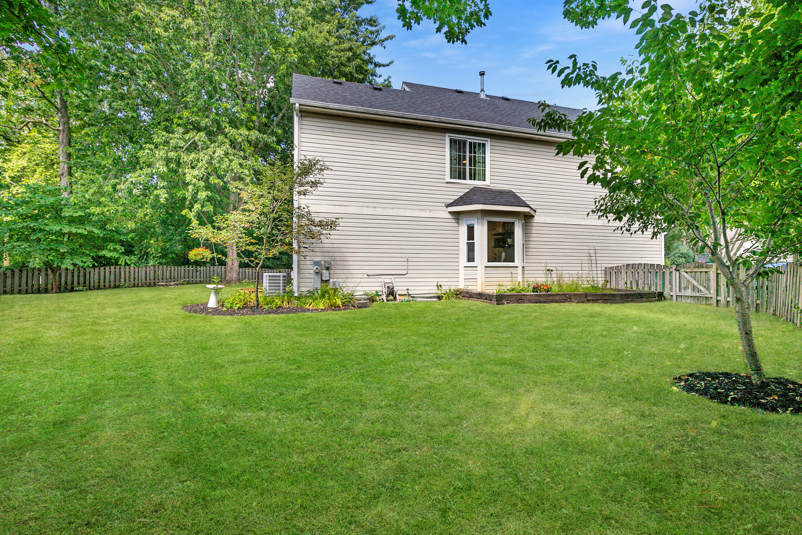 1327 London Court